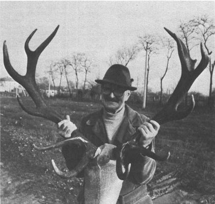 John Amber with his red deer. The trophy is both large and heavy. It lacks symmetry in the crown area, but scores well in any league. 
