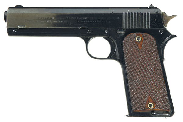 The grip angle had been changed from that of the the M-1900-1905 series, to one more in keeping with the shooter’s wrist angle.