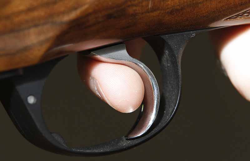 Just going through the motions of carrying, mounting, aiming, and dry firing your guns is remarkably eective at honing your shooting skills. 