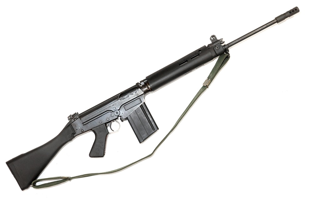 Deactivated Old Spec Fn Fal Para Assault Rifle 426x354