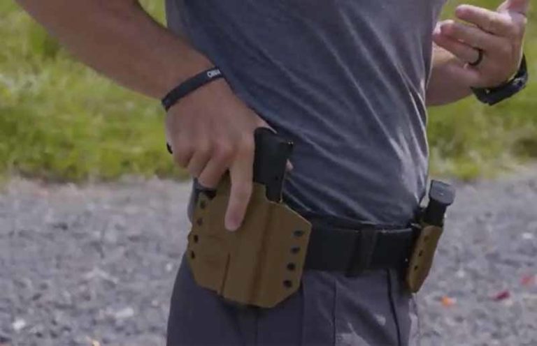 Video: Properly Holstering A Pistol (Yes, You Need To Know This)