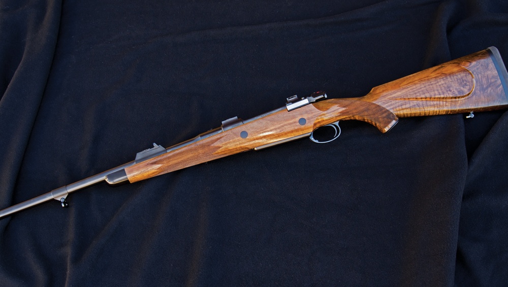 A cheekpiece side view of the Mauser M98 Magnum. Rifle styling just doesn’t get much nicer than this one.