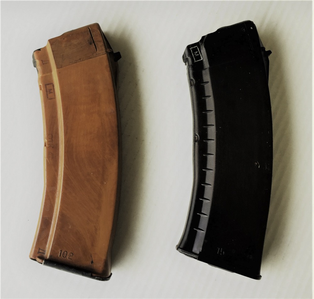 AK-74 upgrades included a switch from Bakelite material to glass-filled polyamide plum-color plastic in production of the magazines. Here are Bakelite (left) and plum plastic (right) AK-74 magazines.