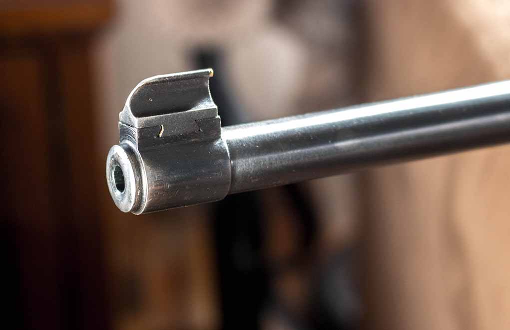 The barrel band front sight of the 77/22 is complimented with a fine brass bead.