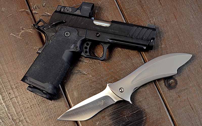 SA-DS-1911-with-knife