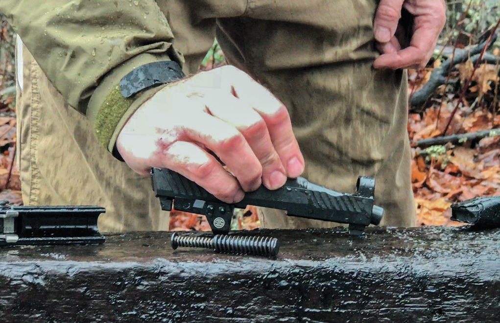 With the P320, you can ﬁ eld strip and assemble the pistol, even in the pouring rain, while using only one hand.