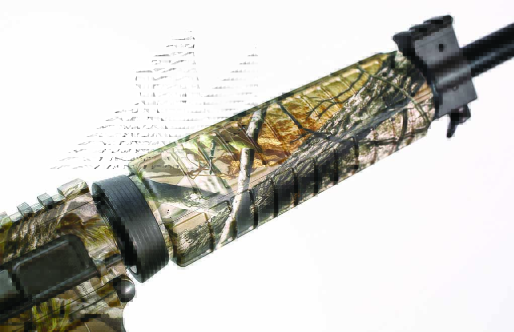 The handguards are the standard, round, plastic ones. Even so, they also get the Mossy Oak treatment.
