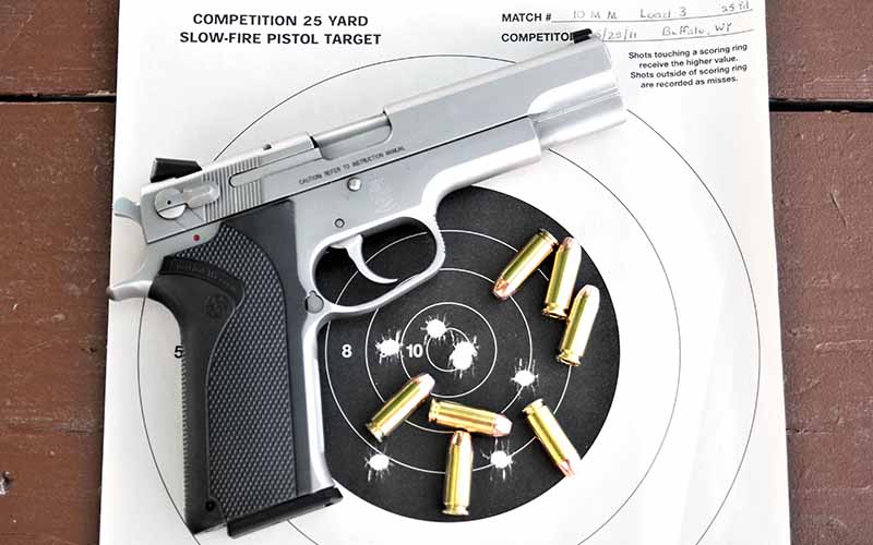 Smith-and-Wesson-1006-10mm-w-target