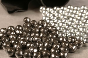 Federal’s High Velocity Black Cloud steel loads contain a mix of 40 percent FliteStopper (FS) pellets and 60 percent regular steel pellets. Federal’s Black Cloud Close Range loads contain 100 percent FS pellets. 