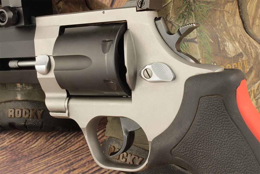 The massive, six-shot cylinder of the Raging Hunter is kept in place with two cylinder locks, ensuring positive alignment with each trigger squeeze. This extra reinforcement also allows for the rough service that hunting firearms undergo.