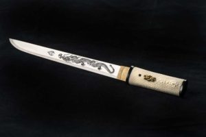 The Izumi Project’s Tanto Dagger is as unique as the rest of the collection, crafted by five master Japanese sword makers.