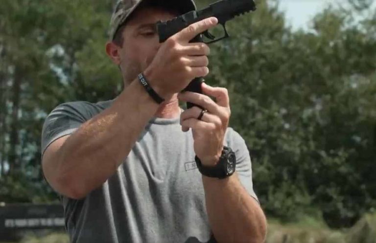 Video: How To Load And Chamber A Pistol